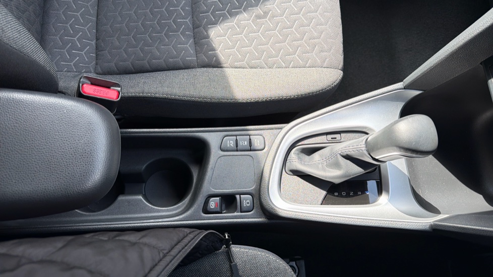 Toyota Yaris Cross 1.5 Hybrid Design 5dr CVT Hybrid Estate - Image 37