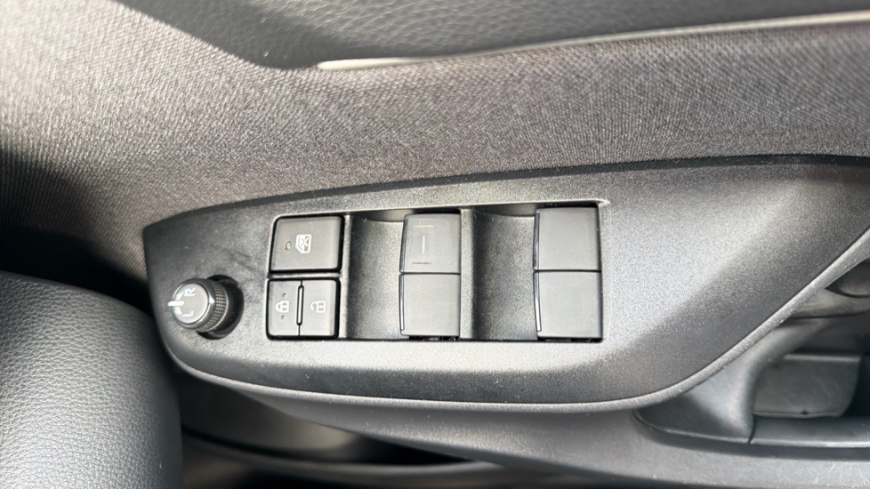 Toyota Yaris Cross 1.5 Hybrid Design 5dr CVT Hybrid Estate - Image 38