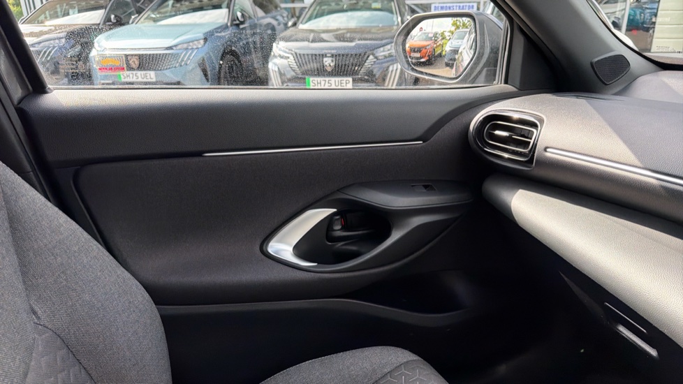 Toyota Yaris Cross 1.5 Hybrid Design 5dr CVT Hybrid Estate - Image 42