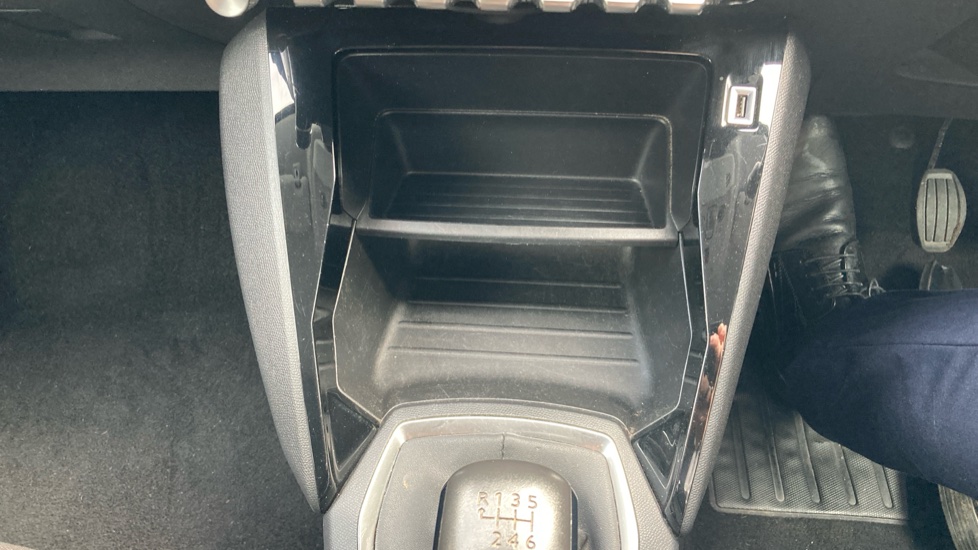 Peugeot 208 1.2 PureTech 100 Active Premium + 5dr Petrol Hatchback - Image 39