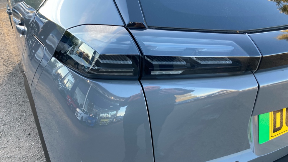 Peugeot 2008 100kW Allure 50kWh 5dr Auto Electric Estate - Image 30