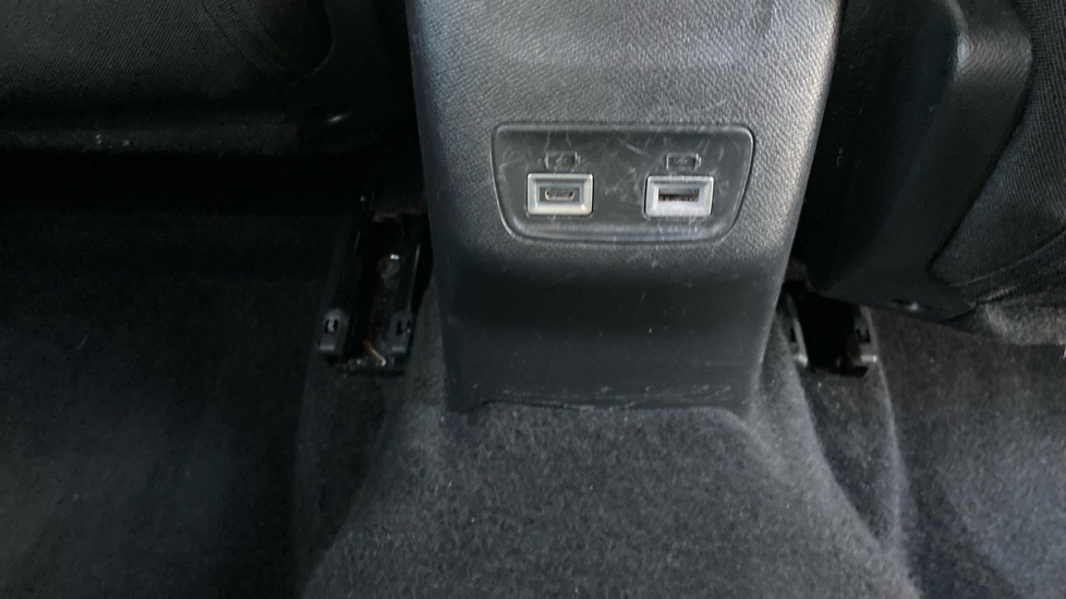 Peugeot 2008 100kW Allure 50kWh 5dr Auto Electric Estate - Image 36