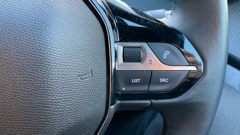 Peugeot 2008 100kW Allure 50kWh 5dr Auto Electric Estate - Image 43