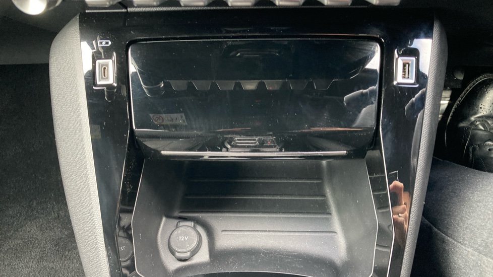 Peugeot 2008 100kW GT 50kWh 5dr Auto Electric Estate - Image 42