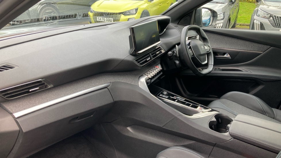 Peugeot 3008 1.2 PureTech Allure Premium+ 5dr EAT8 Petrol Estate - Image 9