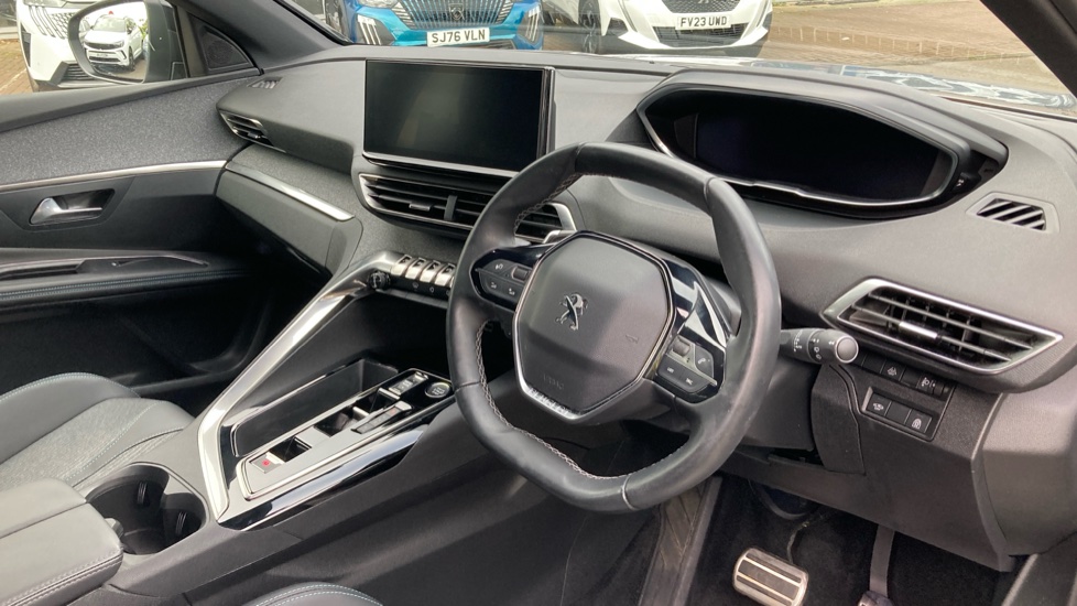 Peugeot 3008 1.2 PureTech Allure Premium+ 5dr EAT8 Petrol Estate - Image 11