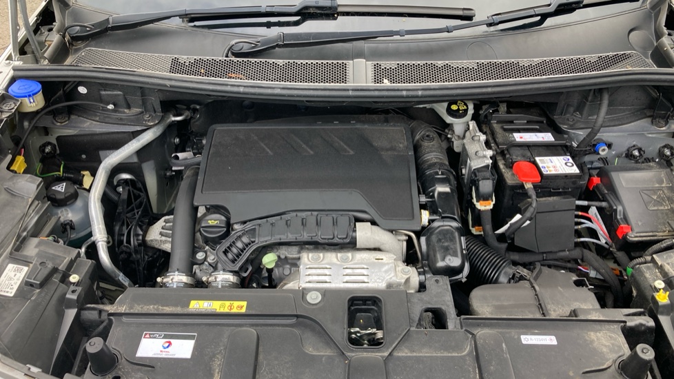Peugeot 3008 1.2 PureTech Allure Premium+ 5dr EAT8 Petrol Estate - Image 21