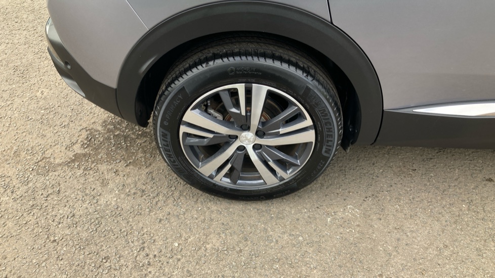 Peugeot 3008 1.2 PureTech Allure Premium+ 5dr EAT8 Petrol Estate - Image 28