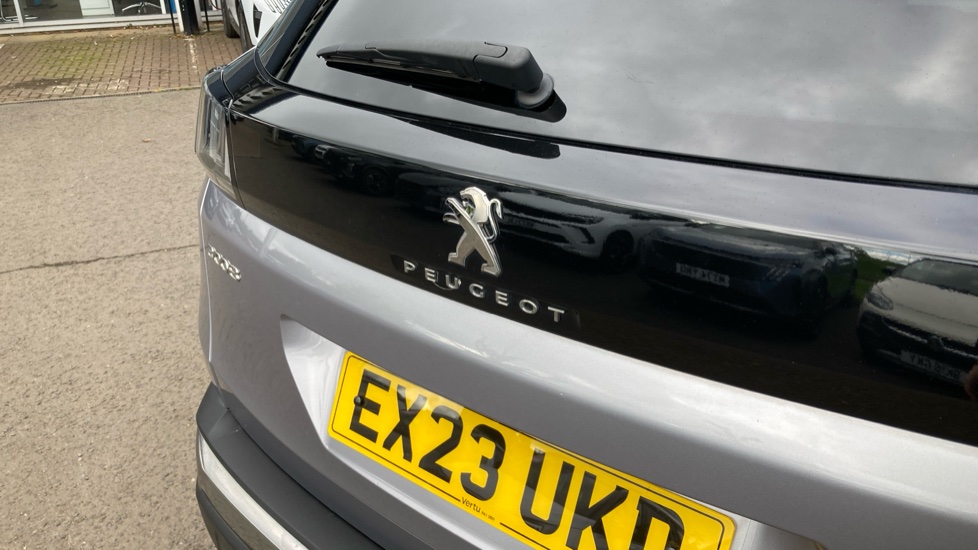 Peugeot 3008 1.2 PureTech Allure Premium+ 5dr EAT8 Petrol Estate - Image 30