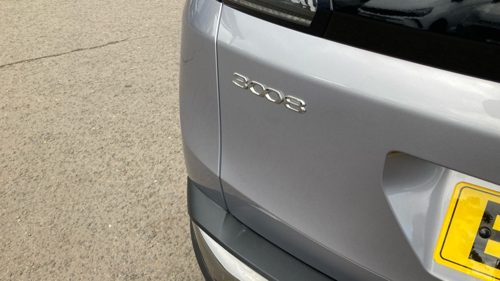 Peugeot 3008 1.2 PureTech Allure Premium+ 5dr EAT8 Petrol Estate - Image 31