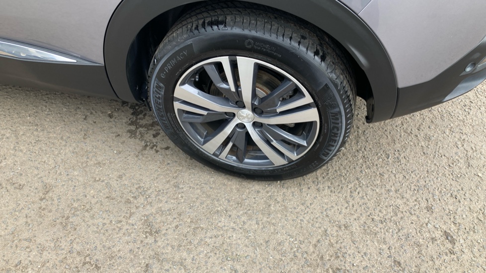 Peugeot 3008 1.2 PureTech Allure Premium+ 5dr EAT8 Petrol Estate - Image 33