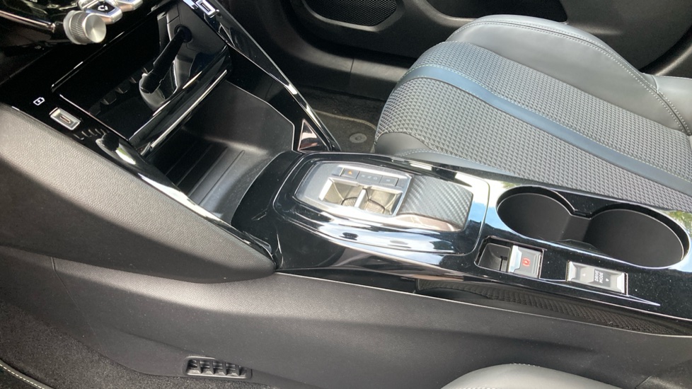 Peugeot 2008 100kW GT 50kWh 5dr Auto Electric Estate - Image 13