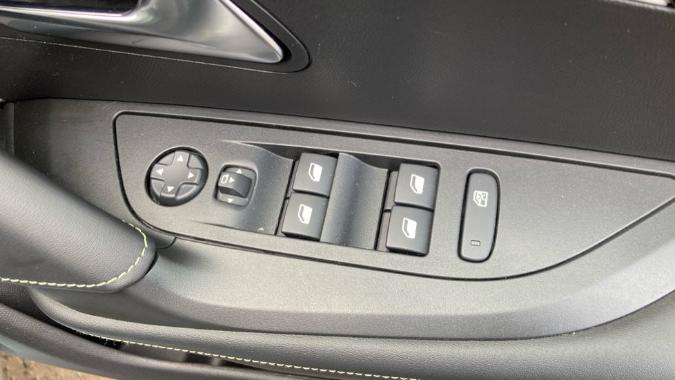 Peugeot 2008 100kW GT 50kWh 5dr Auto Electric Estate - Image 32