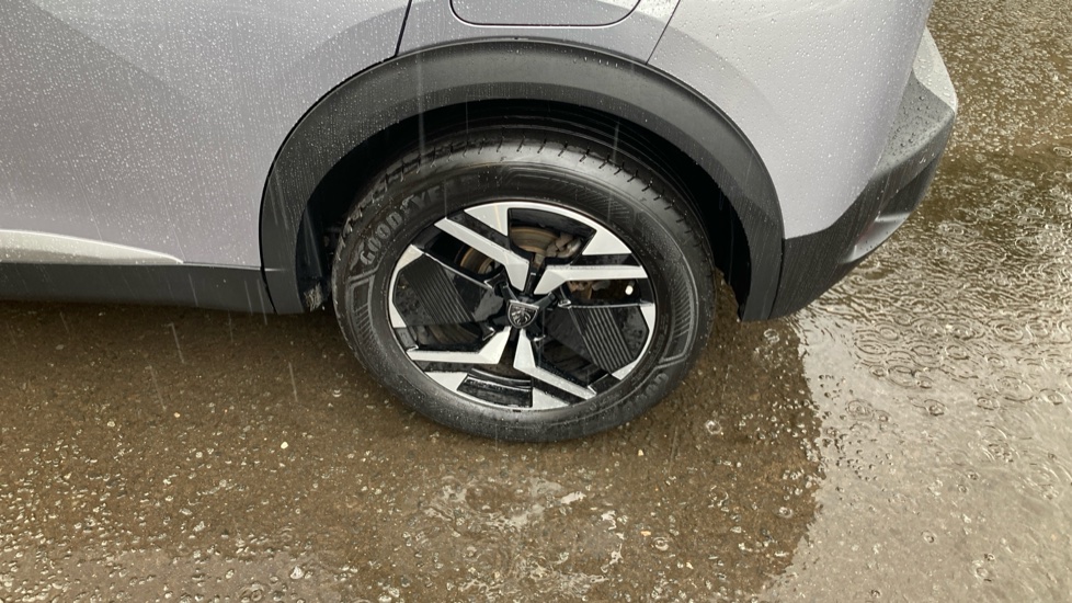 Peugeot 2008 1.2 PureTech 130 Allure 5dr EAT8 Petrol Estate - Image 28