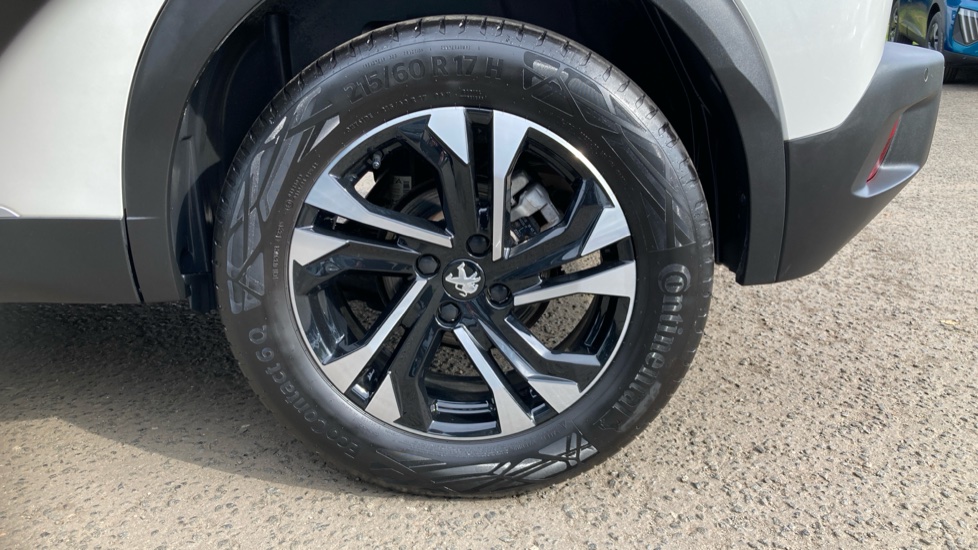 Peugeot 2008 1.2 PureTech Allure Premium+ 5dr Petrol Estate - Image 23