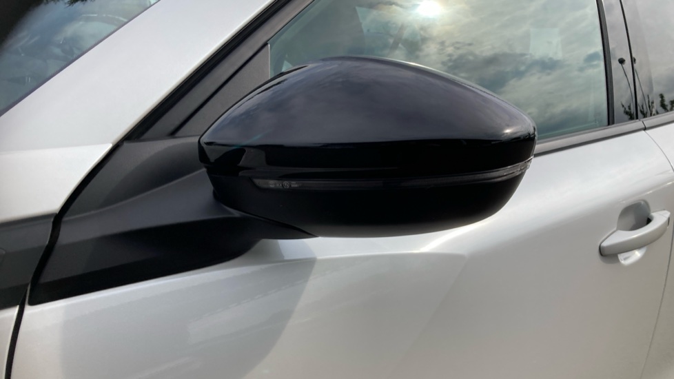 Peugeot 2008 1.2 PureTech Allure Premium+ 5dr Petrol Estate - Image 25