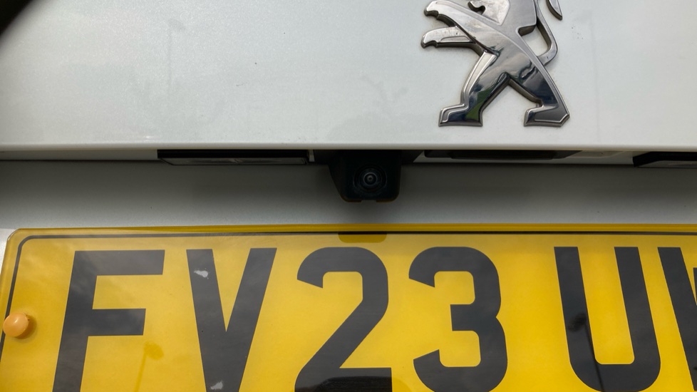 Peugeot 2008 1.2 PureTech Allure Premium+ 5dr Petrol Estate - Image 32