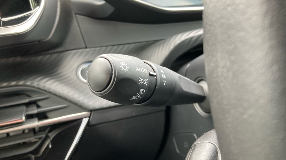 Peugeot 2008 1.2 PureTech Allure Premium+ 5dr Petrol Estate - Image 37