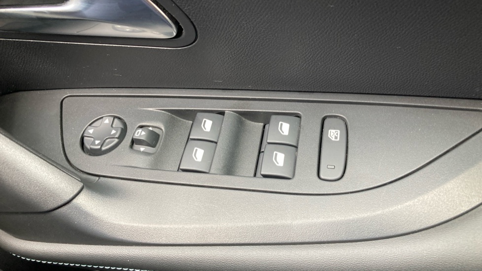Peugeot 2008 1.2 PureTech Allure Premium+ 5dr Petrol Estate - Image 41