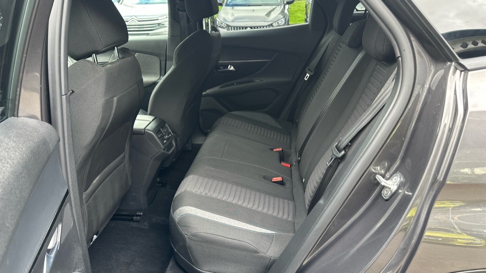 Peugeot 3008 1.6 Hybrid 180 Active 5dr e-EAT8 Estate - Image 16