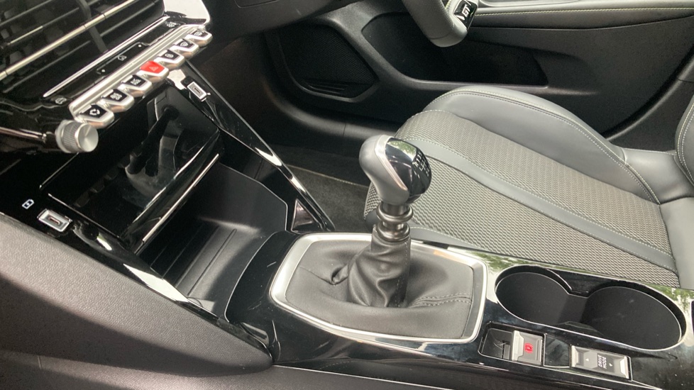 Peugeot 208 1.2 PureTech 100 GT 5dr Petrol Hatchback - Image 13