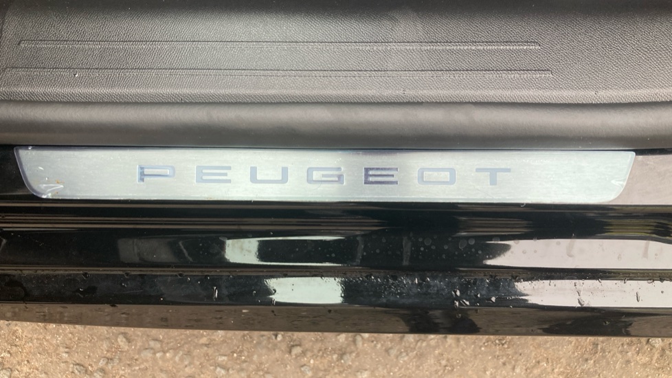 Peugeot 208 1.2 PureTech 100 GT 5dr Petrol Hatchback - Image 33