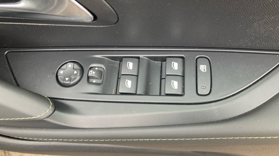 Peugeot 208 1.2 PureTech 100 GT 5dr Petrol Hatchback - Image 34