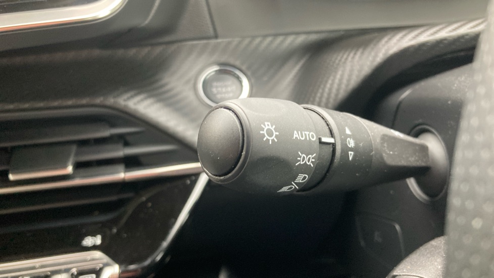 Peugeot 208 1.2 PureTech 100 GT 5dr Petrol Hatchback - Image 38