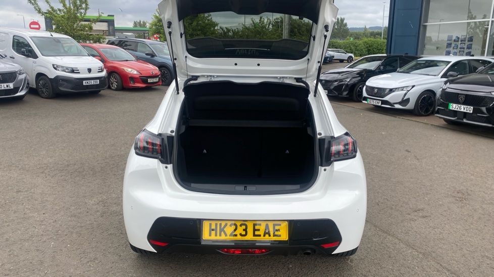 Peugeot 208 1.2 PureTech 100 Allure Premium + 5dr EAT8 Petrol Hatchback - Image 4