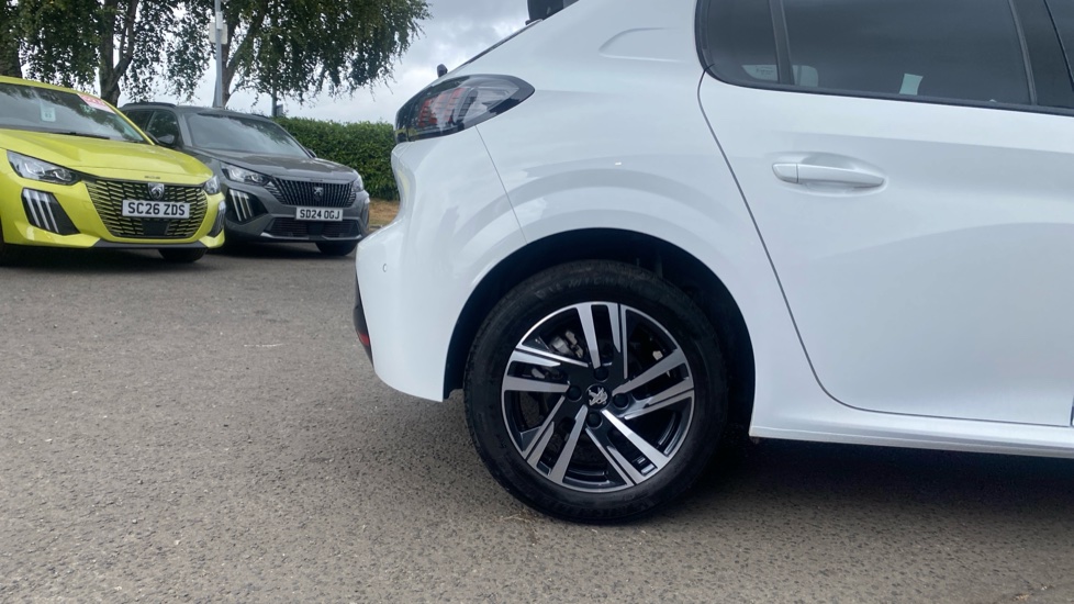 Peugeot 208 1.2 PureTech 100 Allure Premium + 5dr EAT8 Petrol Hatchback - Image 7