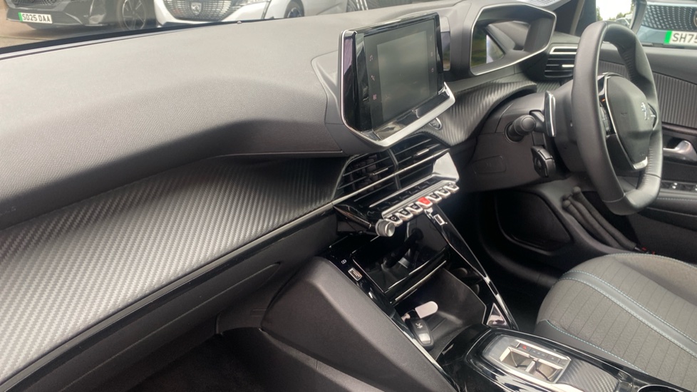 Peugeot 208 1.2 PureTech 100 Allure Premium + 5dr EAT8 Petrol Hatchback - Image 9