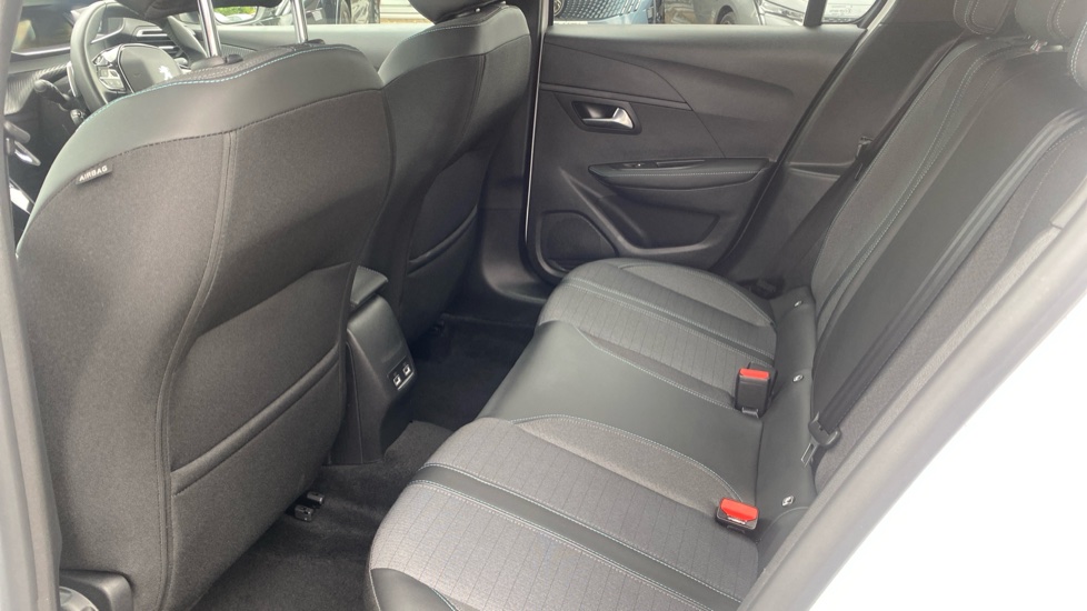 Peugeot 208 1.2 PureTech 100 Allure Premium + 5dr EAT8 Petrol Hatchback - Image 16