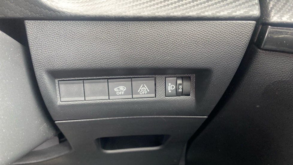 Peugeot 208 1.2 PureTech 100 Allure Premium + 5dr EAT8 Petrol Hatchback - Image 31
