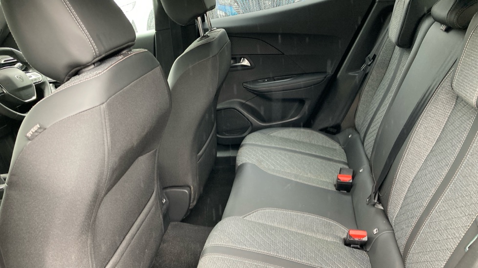 Peugeot 2008 1.2 PureTech 130 Allure 5dr Petrol Estate - Image 16