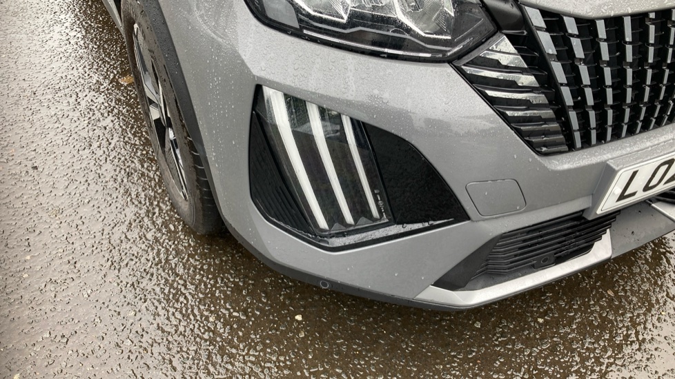 Peugeot 2008 1.2 PureTech 130 Allure 5dr Petrol Estate - Image 27