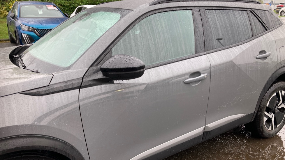 Peugeot 2008 1.2 PureTech 130 Allure 5dr Petrol Estate - Image 33