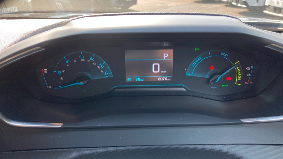 Peugeot 2008 100kW Active Premium+ 50kWh 5dr Auto Electric Estate - Image 18