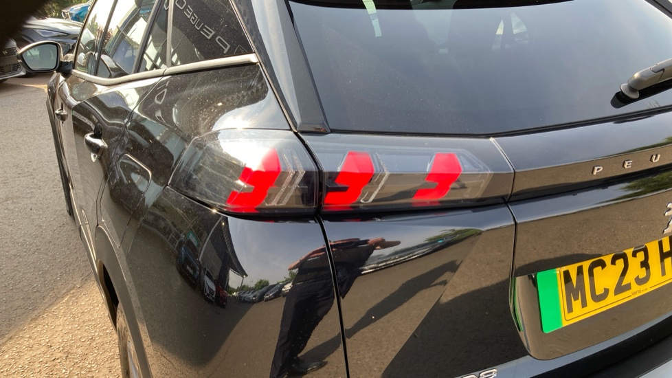 Peugeot 2008 100kW Active Premium+ 50kWh 5dr Auto Electric Estate - Image 27