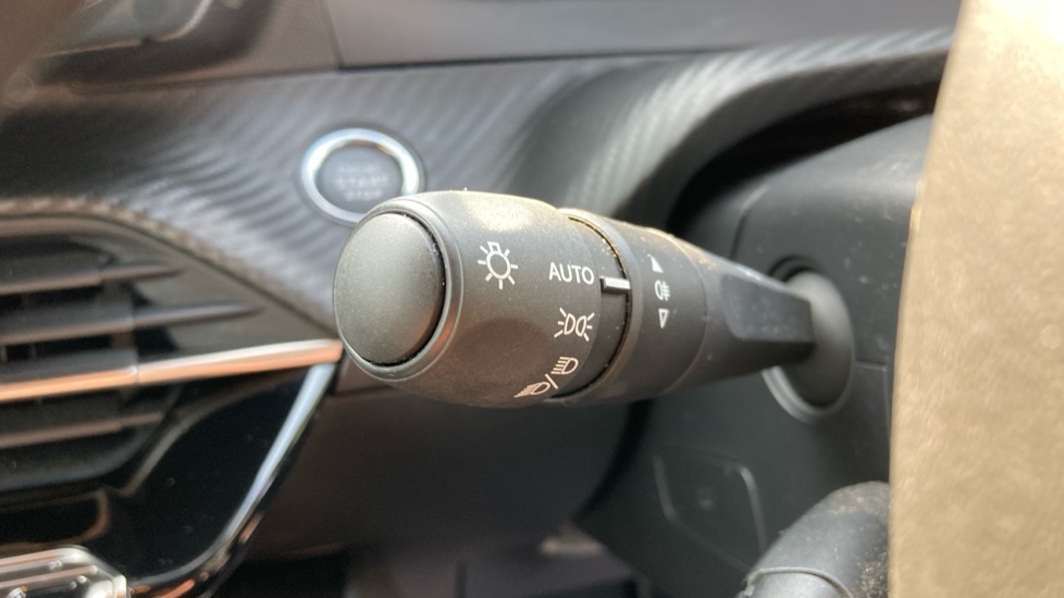 Peugeot 2008 100kW Active Premium+ 50kWh 5dr Auto Electric Estate - Image 37