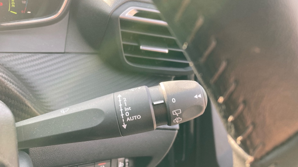 Peugeot 2008 100kW Active Premium+ 50kWh 5dr Auto Electric Estate - Image 38