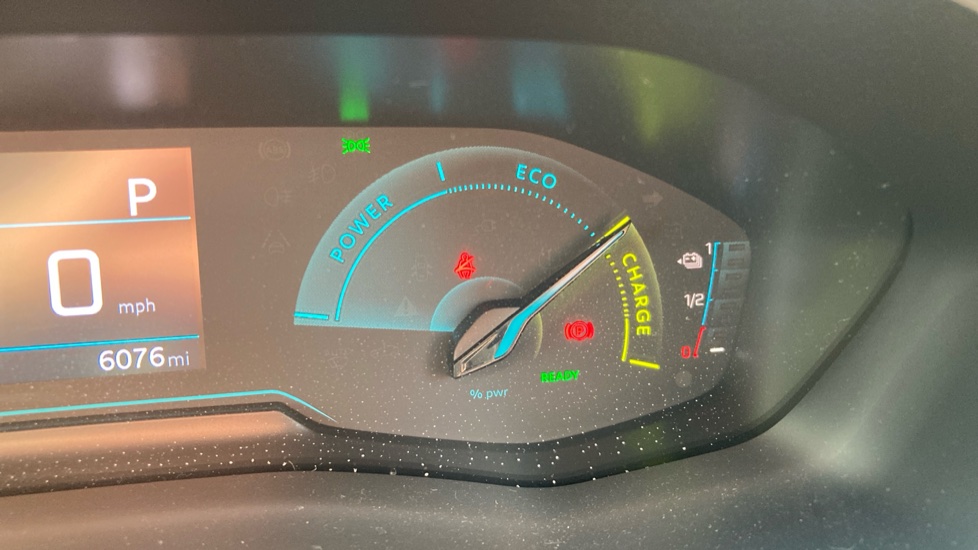 Peugeot 2008 100kW Active Premium+ 50kWh 5dr Auto Electric Estate - Image 43