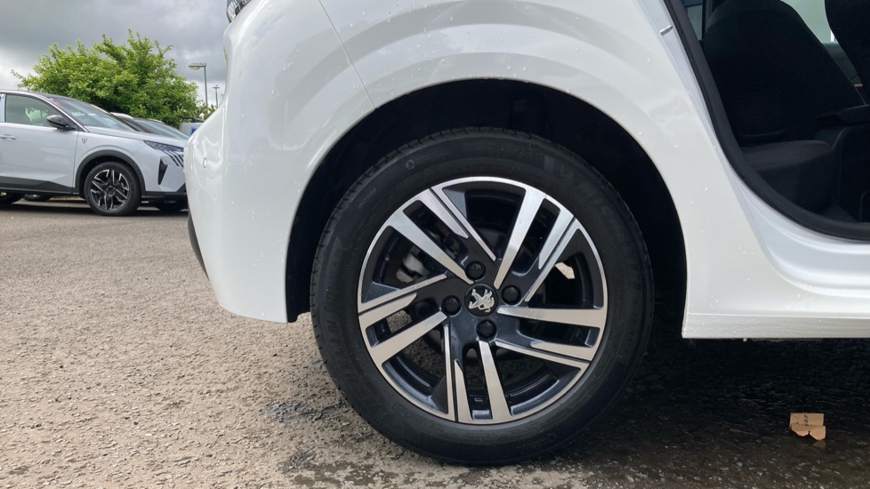 Peugeot 208 1.2 PureTech 100 Active Premium + 5dr EAT8 Petrol Hatchback - Image 7