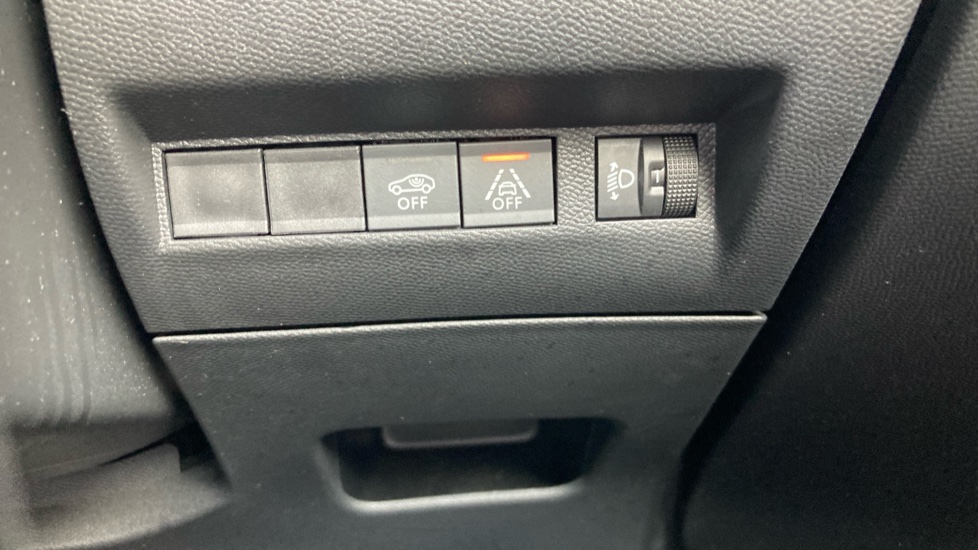 Peugeot 208 1.2 PureTech 100 Active Premium + 5dr EAT8 Petrol Hatchback - Image 25