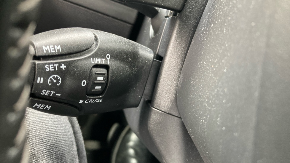Peugeot 208 1.2 PureTech 100 Active Premium + 5dr EAT8 Petrol Hatchback - Image 27