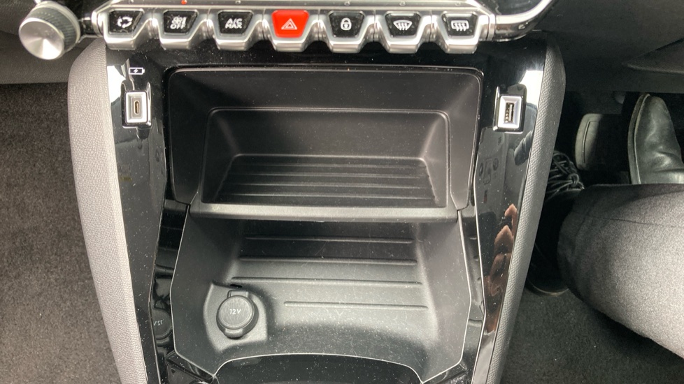 Peugeot 208 1.2 PureTech 100 Active Premium + 5dr EAT8 Petrol Hatchback - Image 40