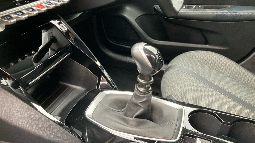 Peugeot 208 1.2 PureTech 100 Allure 5dr Petrol Hatchback - Image 13
