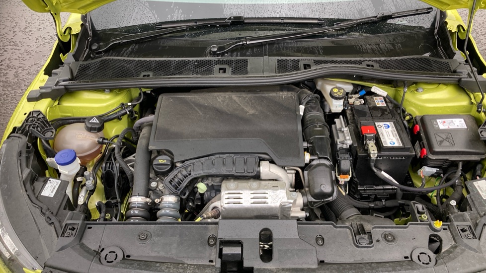 Peugeot 208 1.2 PureTech 100 Allure 5dr Petrol Hatchback - Image 21