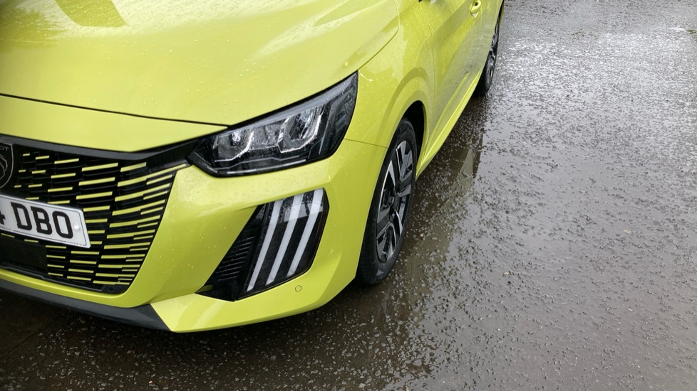 Peugeot 208 1.2 PureTech 100 Allure 5dr Petrol Hatchback - Image 22