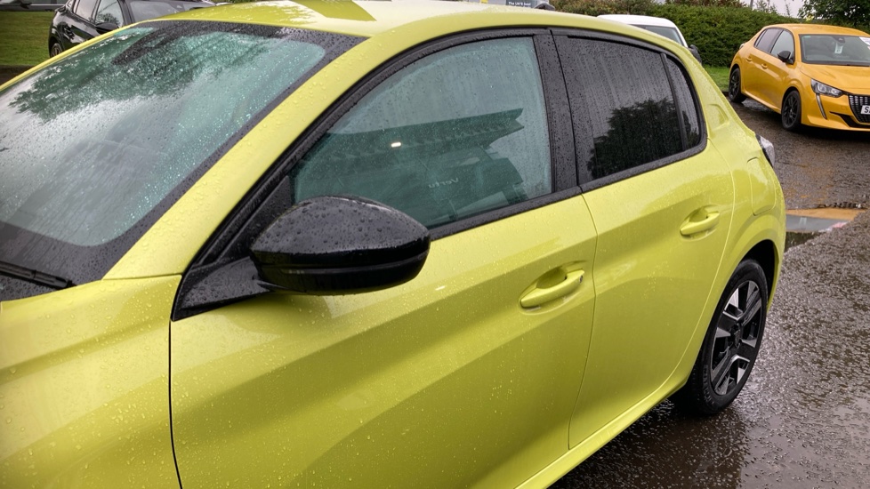 Peugeot 208 1.2 PureTech 100 Allure 5dr Petrol Hatchback - Image 25