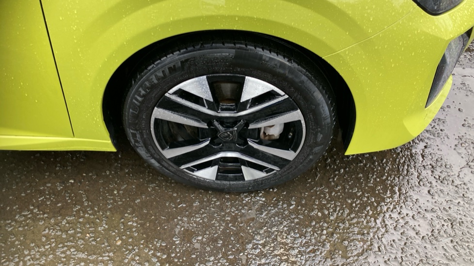 Peugeot 208 1.2 PureTech 100 Allure 5dr Petrol Hatchback - Image 32
